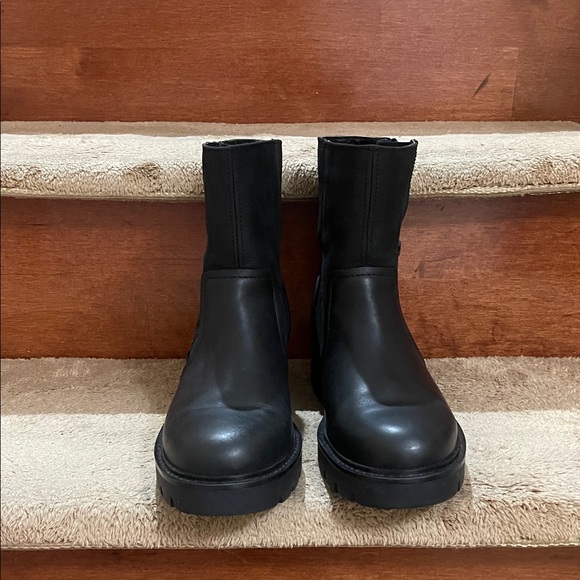 Authentic UGG Australia Leather Black Combat Boots Women SZ 8 Like New - Picture 3 of 11